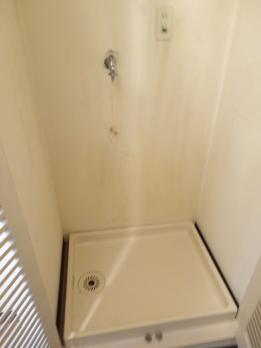 物件内観写真15　(洗濯機置場)