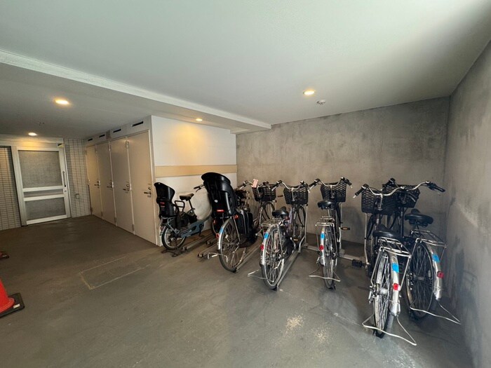 物件外観写真5　(駐輪場)