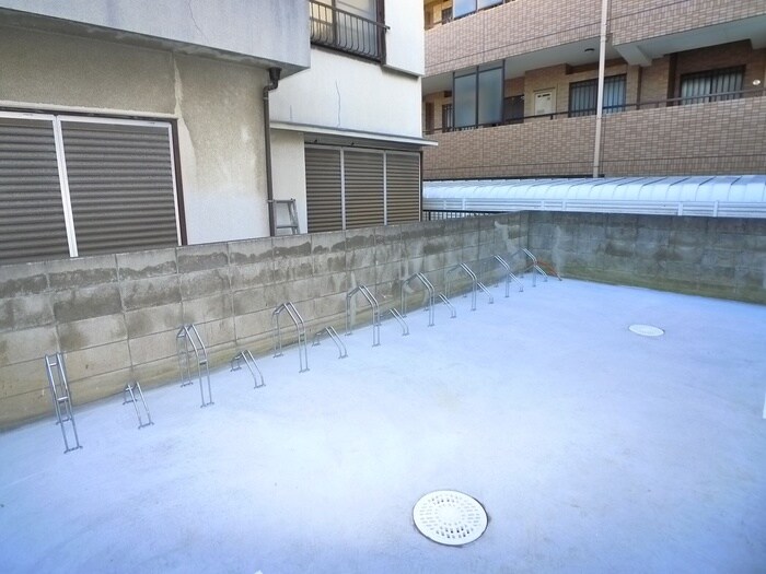 物件外観写真5　(駐輪場)