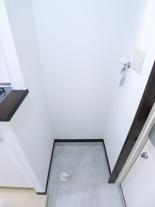 物件内観写真16　(洗濯機置場)