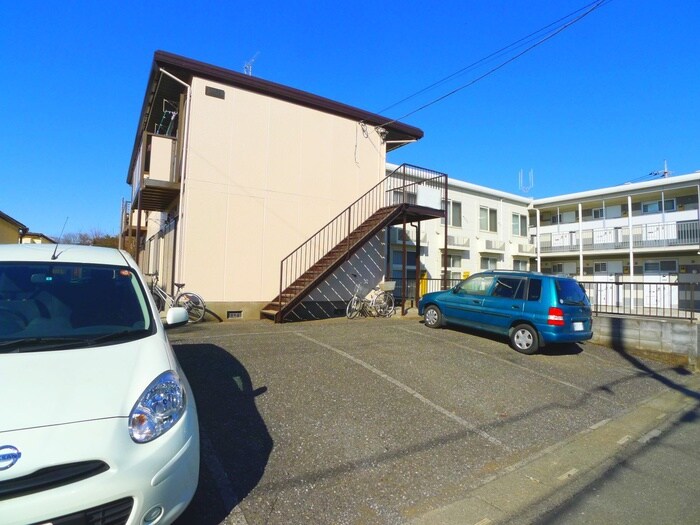 物件外観写真2　(駐車場)