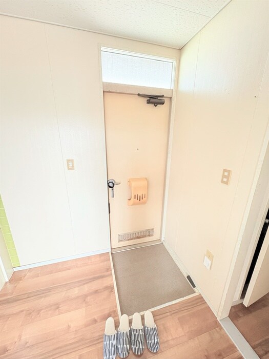 物件内観写真13　(玄関)