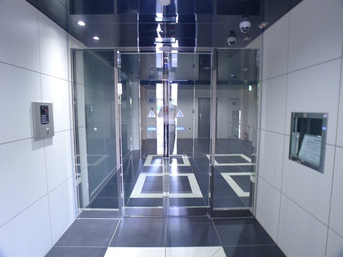 物件外観写真5　(エントランス部分)