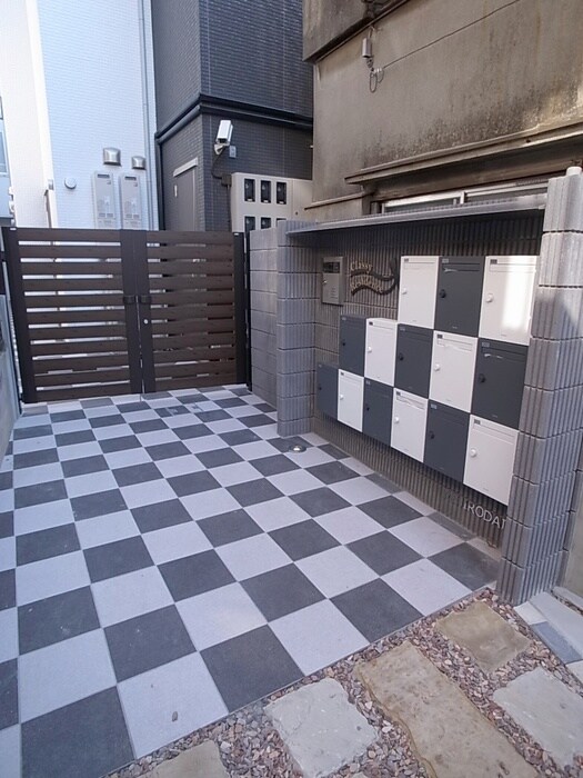 物件外観写真2　(エントランス部分)