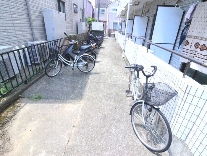 物件外観写真4　(駐輪場)