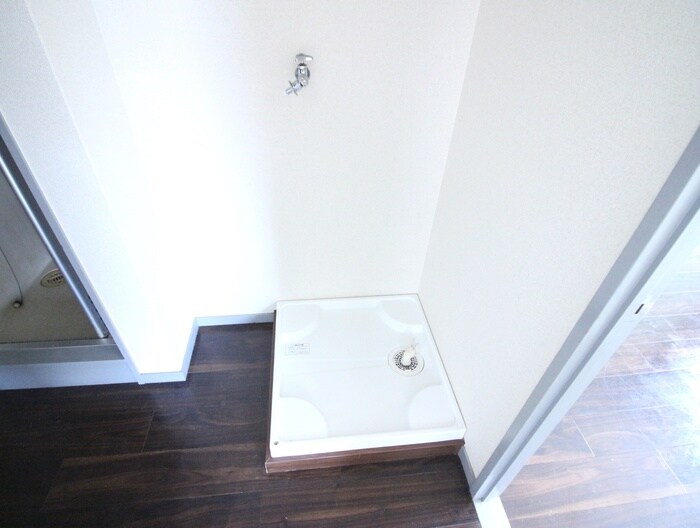 物件内観写真10　(洗濯機置場)