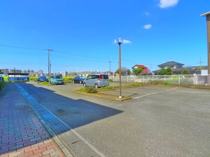 物件外観写真4　(駐車場)