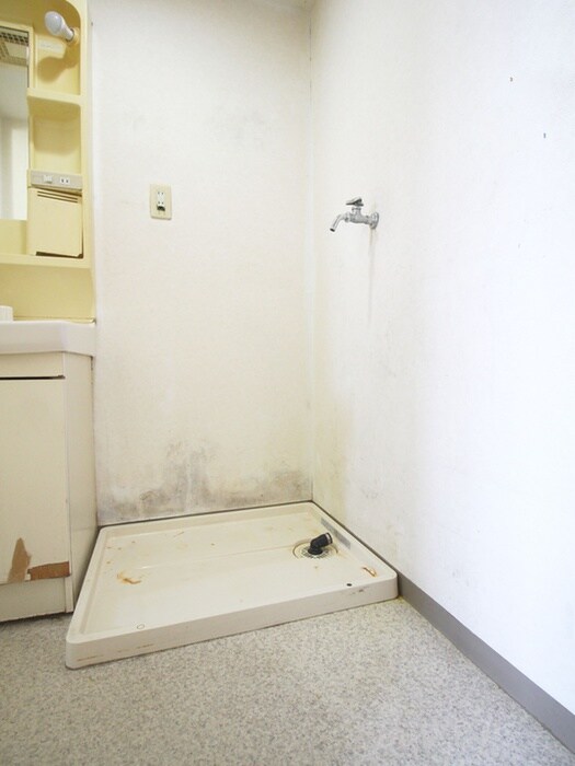 物件内観写真18　(洗濯機置場)