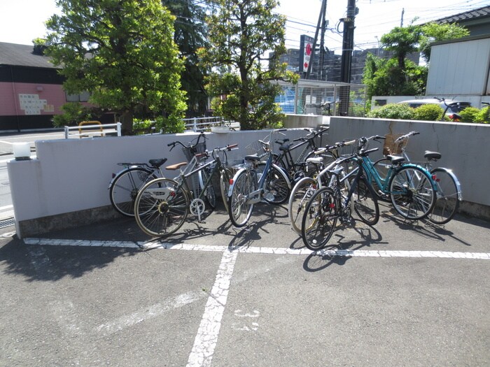 物件外観写真3　(駐輪場)