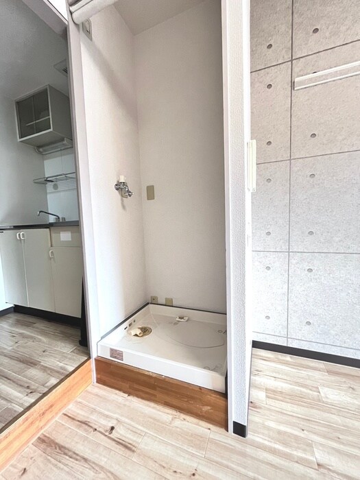 物件内観写真15　(洗濯機置場)