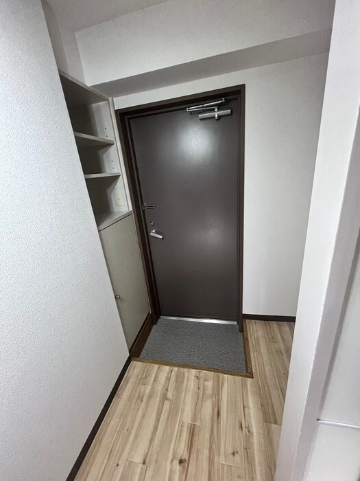 物件内観写真16　(玄関)