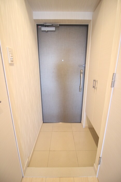 物件内観写真7　(玄関)