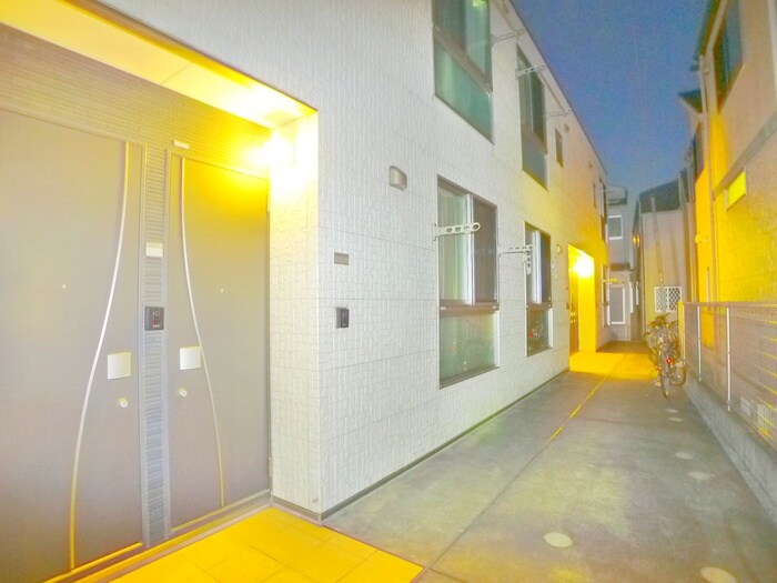 物件外観写真5　(エントランス部分)