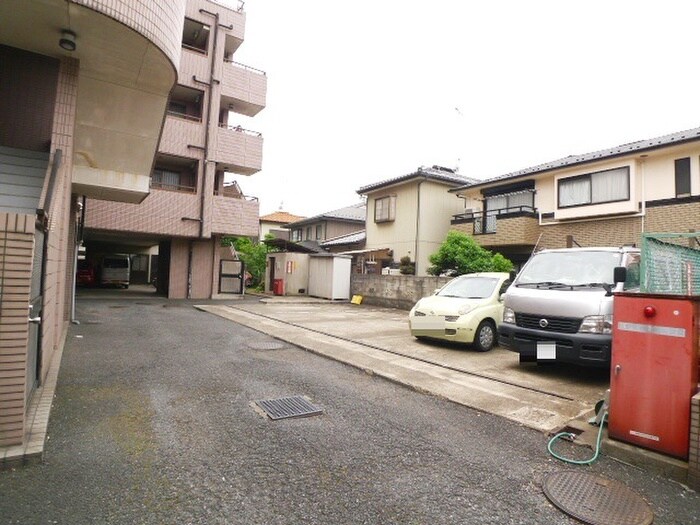 物件外観写真5　(駐車場)