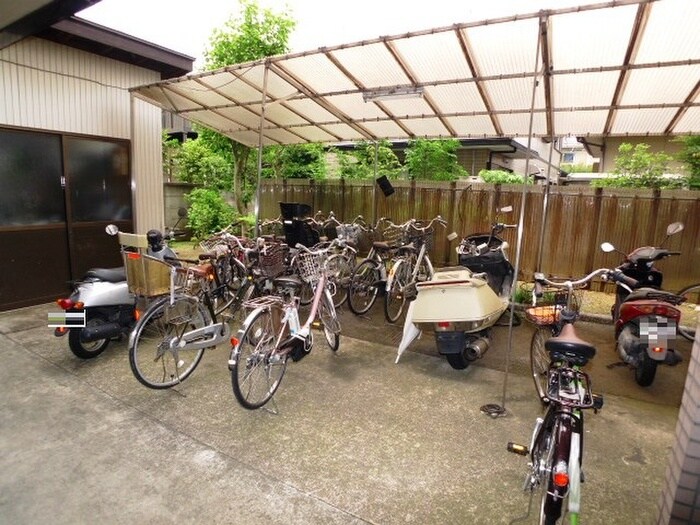 物件外観写真6　(駐輪場)