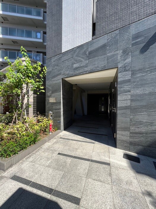 物件外観写真4　(エントランス部分)