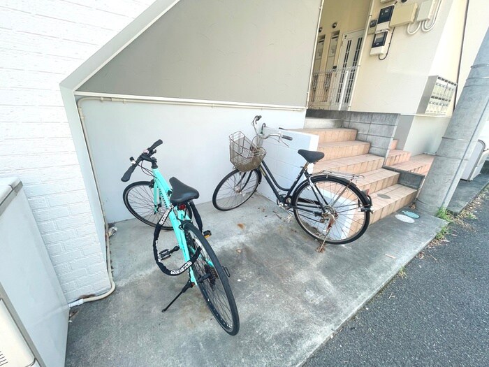 物件外観写真3　(駐輪場)