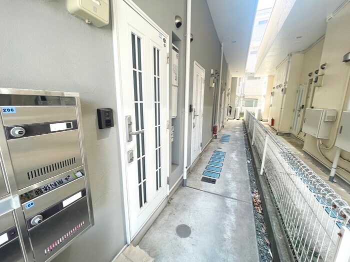 物件外観写真5　(エントランス部分)