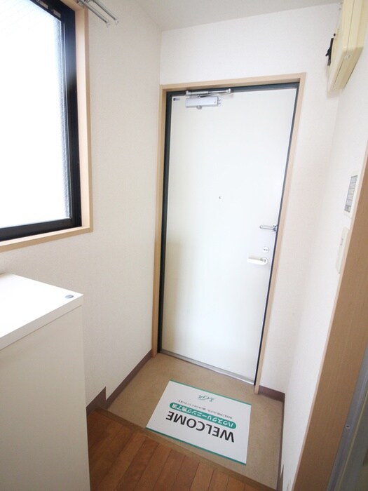 物件内観写真16　(玄関)