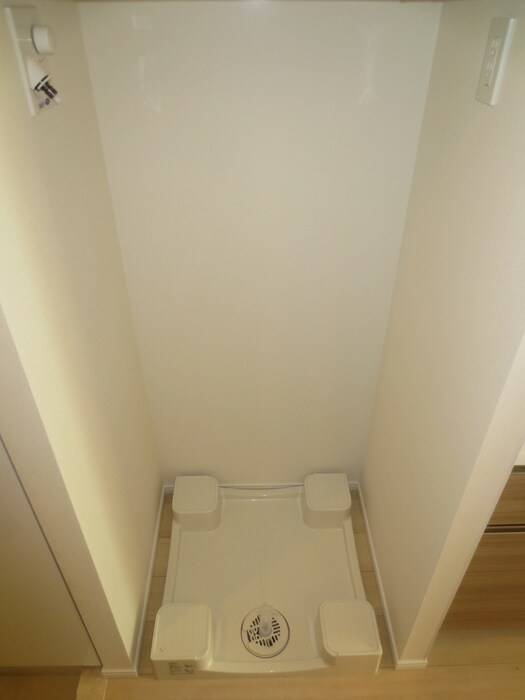 物件内観写真12　(洗濯機置場)