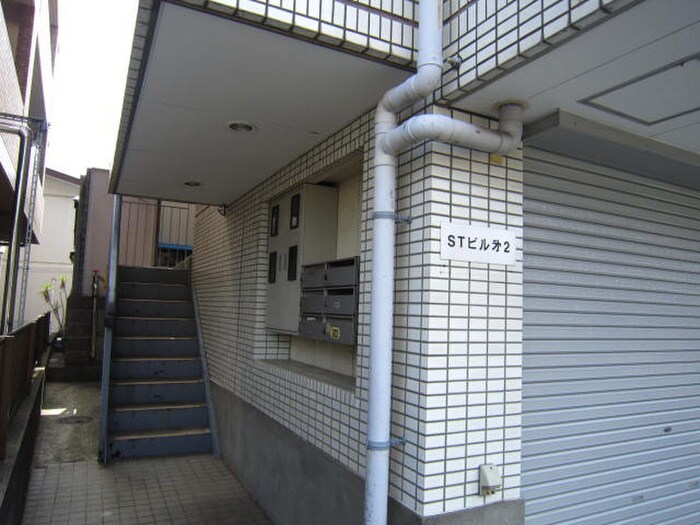 物件外観写真2　(エントランス部分)