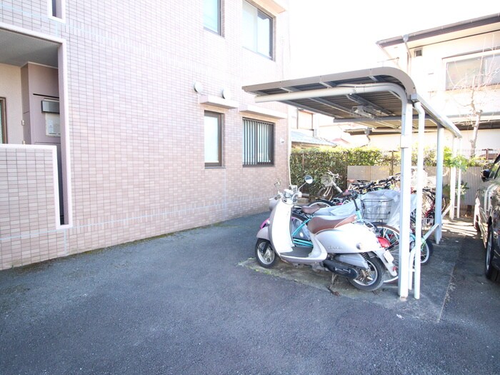 物件外観写真5　(駐輪場)