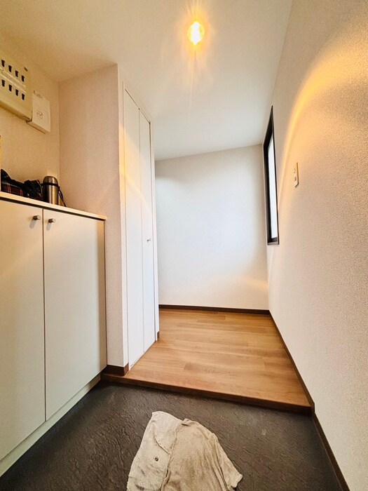 物件内観写真10　(玄関)