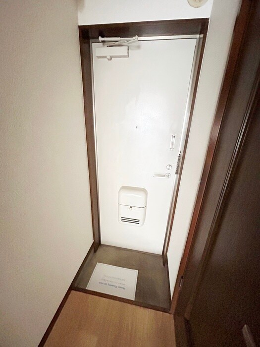 物件内観写真18　(玄関)