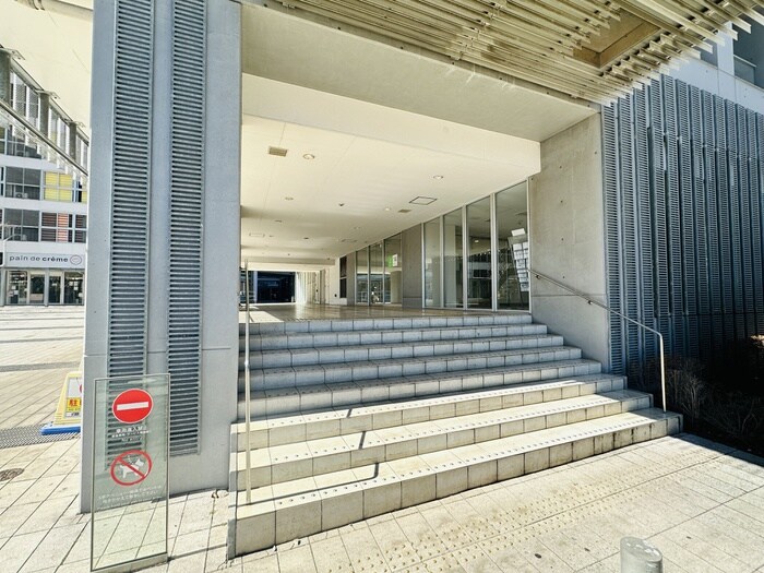 物件外観写真5　(エントランス部分)