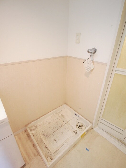 物件内観写真16　(洗濯機置場)