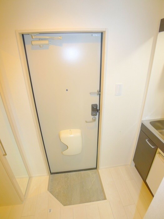 物件内観写真16　(玄関)