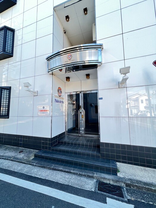 物件外観写真4　(エントランス部分)