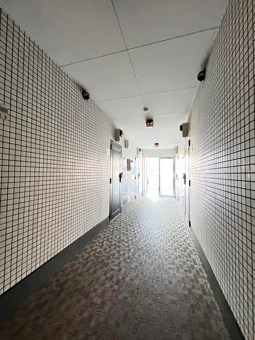 物件外観写真6　(エントランス部分)