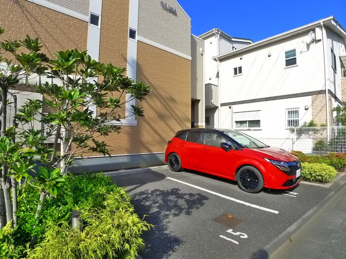 物件外観写真3　(駐車場)