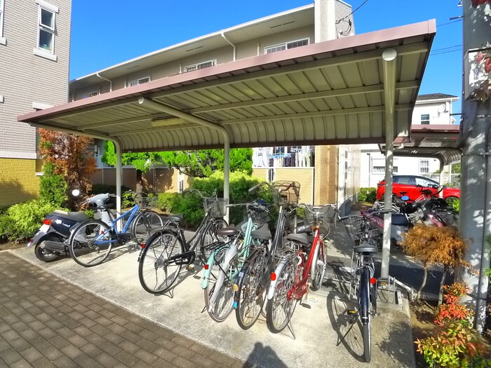 物件外観写真4　(駐輪場)