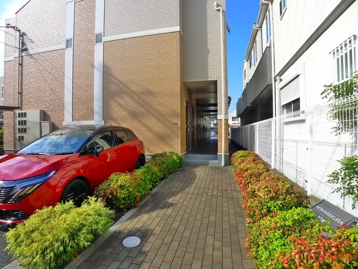 物件外観写真6　(エントランス部分)