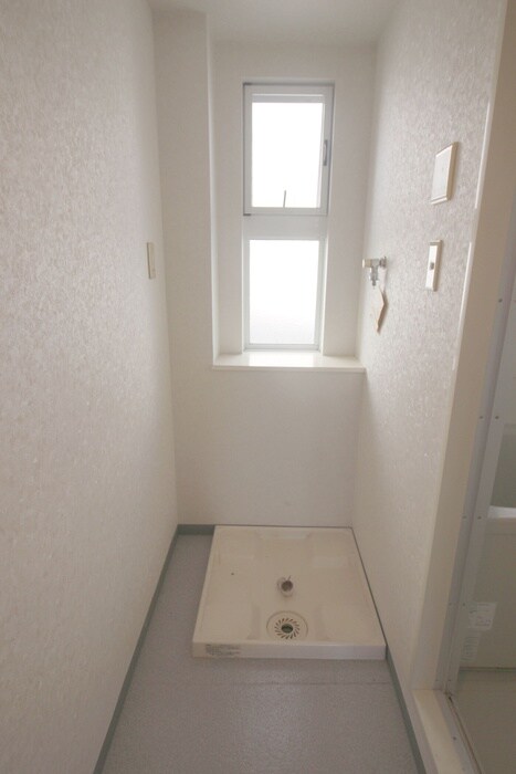 物件内観写真13　(洗濯機置場)