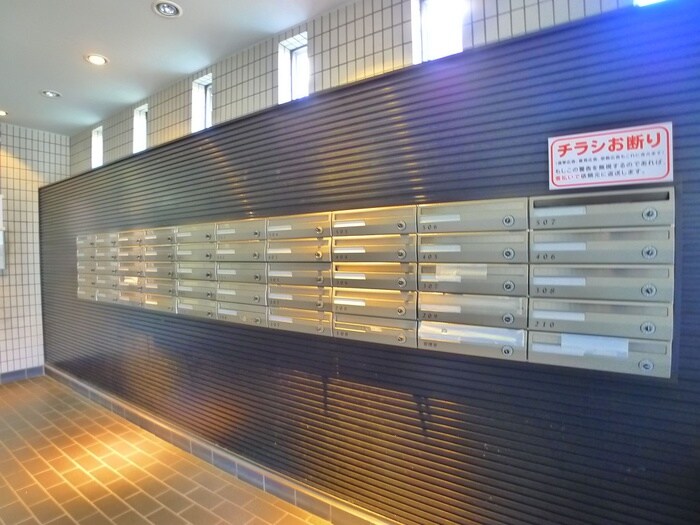 物件外観写真4　(エントランス部分)