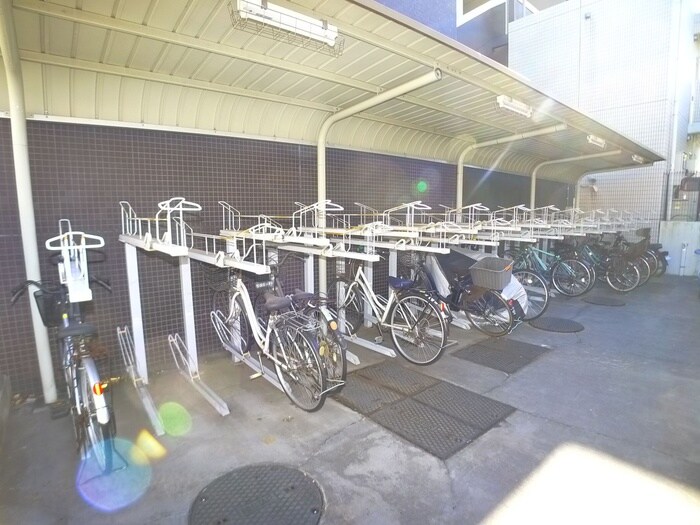 物件外観写真5　(駐輪場)