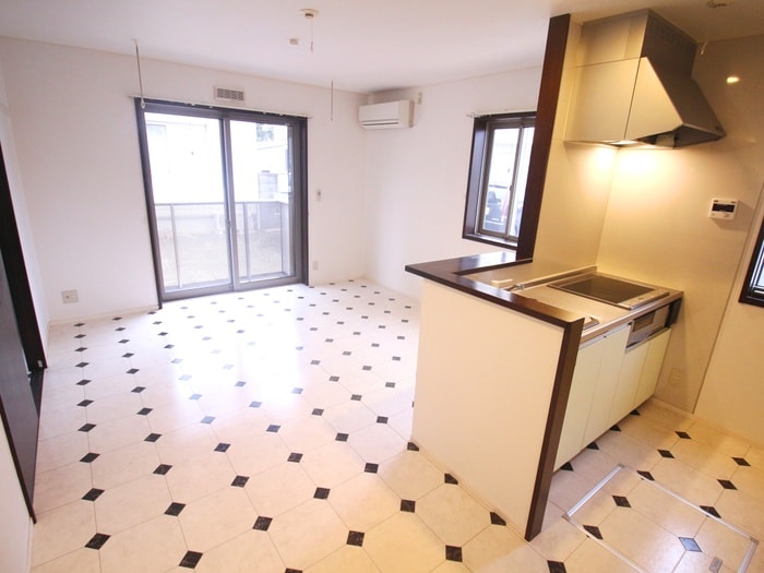 物件内観写真7　(室内からの展望)