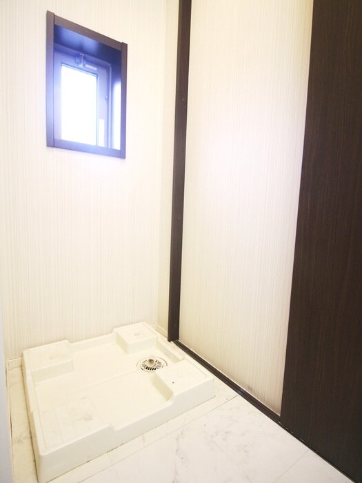 物件内観写真18　(洗濯機置場)