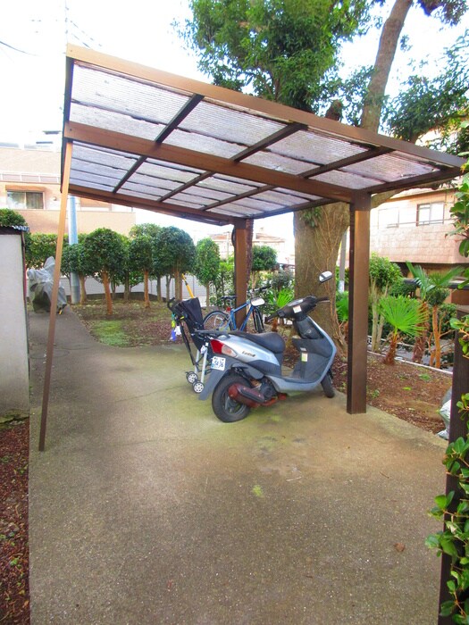 緑成館の駐輪場