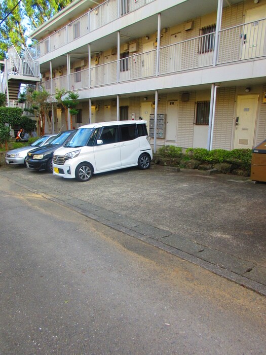 緑成館の駐車場