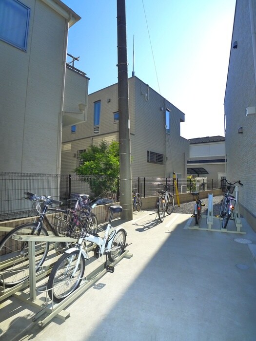 物件外観写真2　(駐輪場)