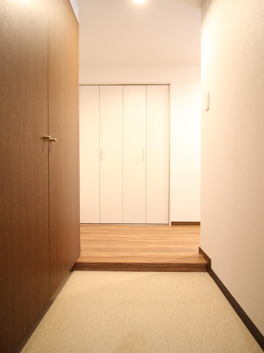 物件内観写真10　(玄関)