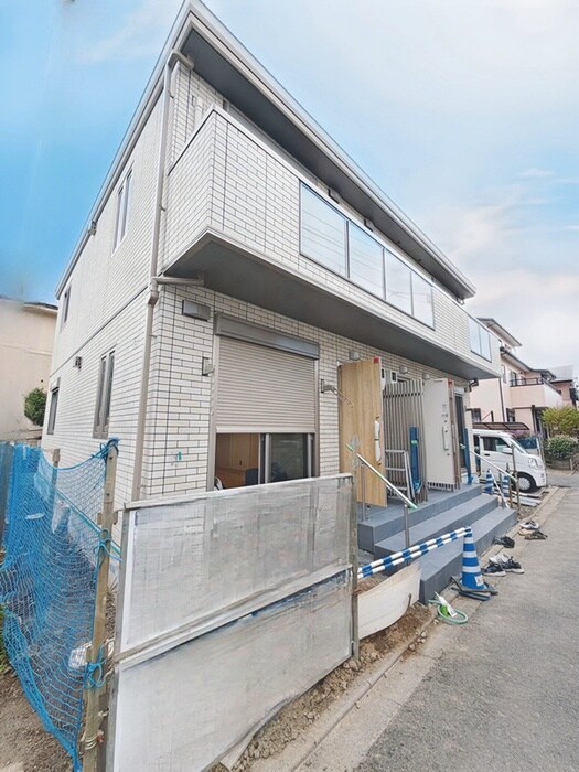 物件外観写真2　(建築中)