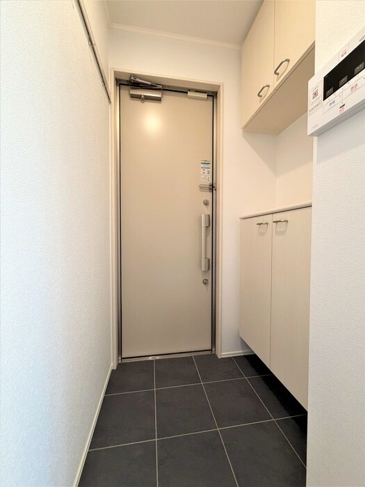 物件内観写真16　(玄関)