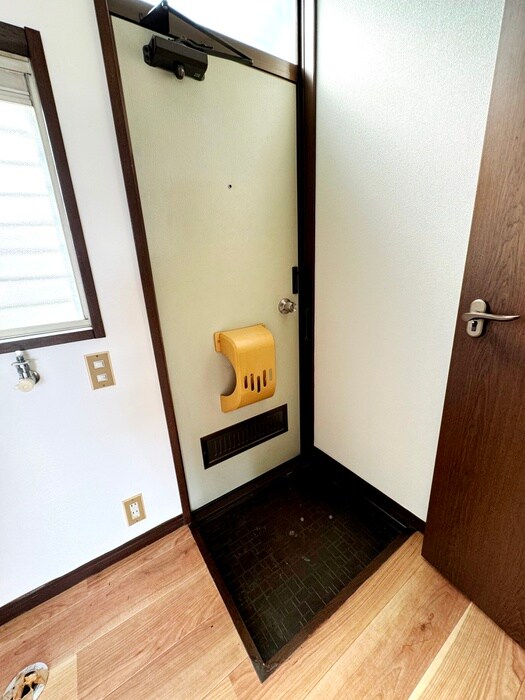物件内観写真12　(玄関)