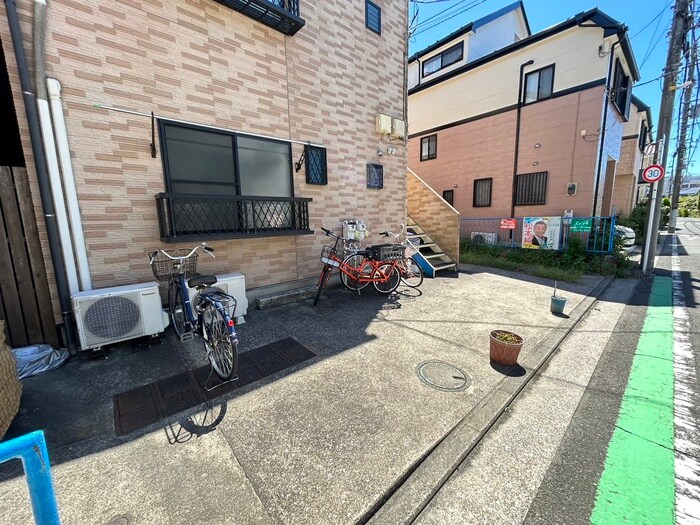 物件外観写真3　(駐輪場)