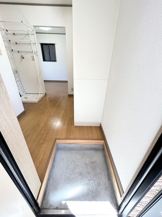 物件内観写真16　(玄関)